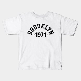 Brooklyn Chronicles: Celebrating Your Birth Year 1971 Kids T-Shirt